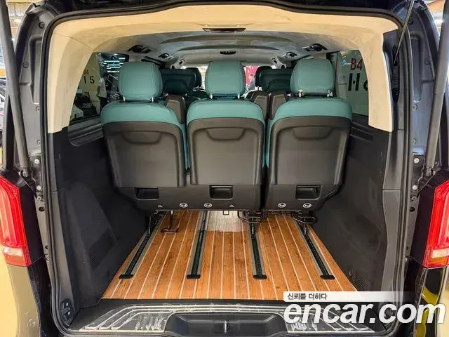 Mercedes-Benz V-Class 2022 — Фото 17/20