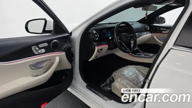 Mercedes-Benz E-Class 2023 — Фото 10/20