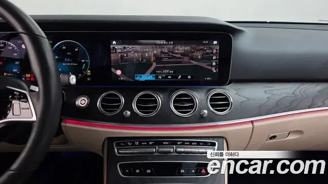Mercedes-Benz E-Class 2023 — Фото 12/20