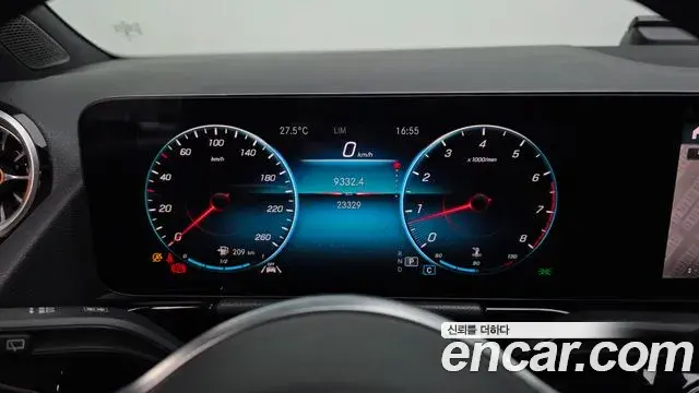 Mercedes-Benz GLA-Class 2021 — Фото 8/20