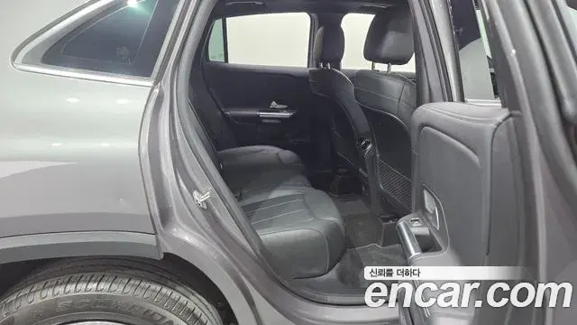 Mercedes-Benz GLA-Class 2021 — Фото 11/20