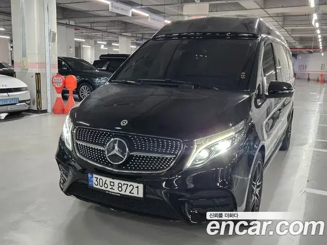 Mercedes-Benz V-Class 2023 — Photo 1/20