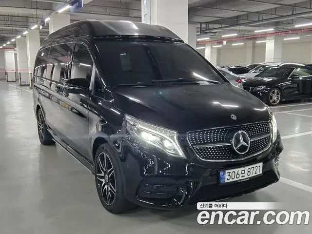 Mercedes-Benz V-Class 2023 — Photo 2/20