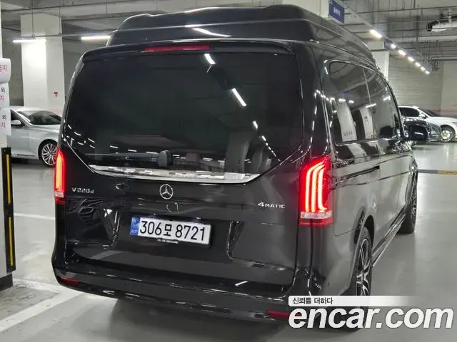 Mercedes-Benz V-Class 2023 — Photo 3/20