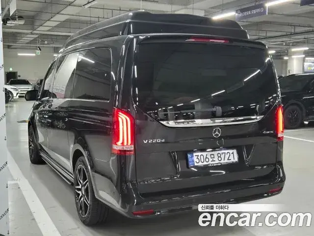Mercedes-Benz V-Class 2023 — Photo 4/20