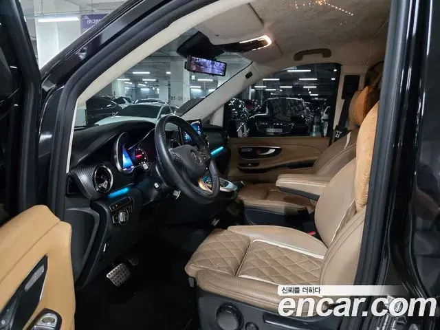 Mercedes-Benz V-Class 2023 — Photo 5/20
