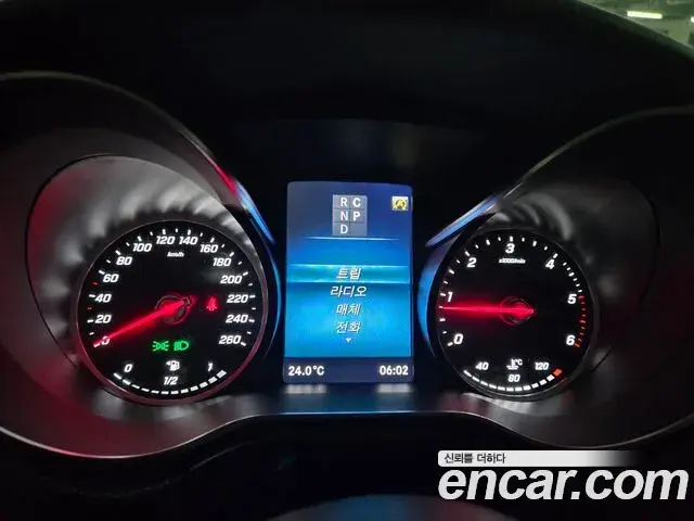 Mercedes-Benz V-Class 2023 — Photo 8/20