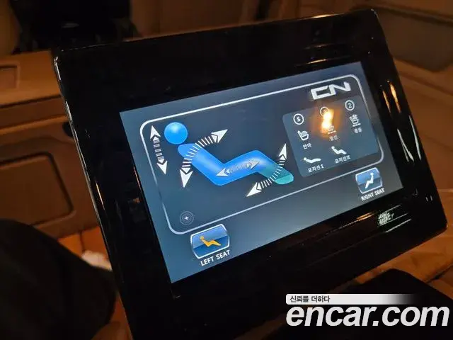 Mercedes-Benz V-Class 2023 — Photo 16/20