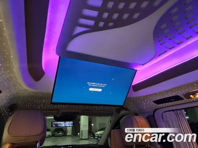 Mercedes-Benz V-Class 2023 — Photo 17/20