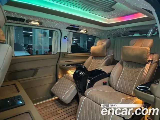 Mercedes-Benz V-Class 2023 — Photo 18/20