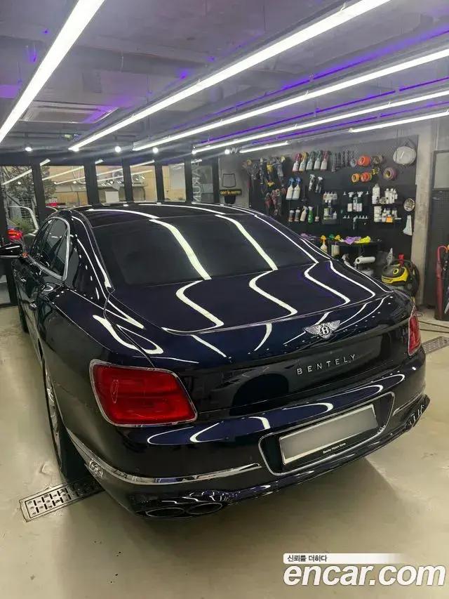 Bentley Flying Spur 2021 — Şəkil 9/10