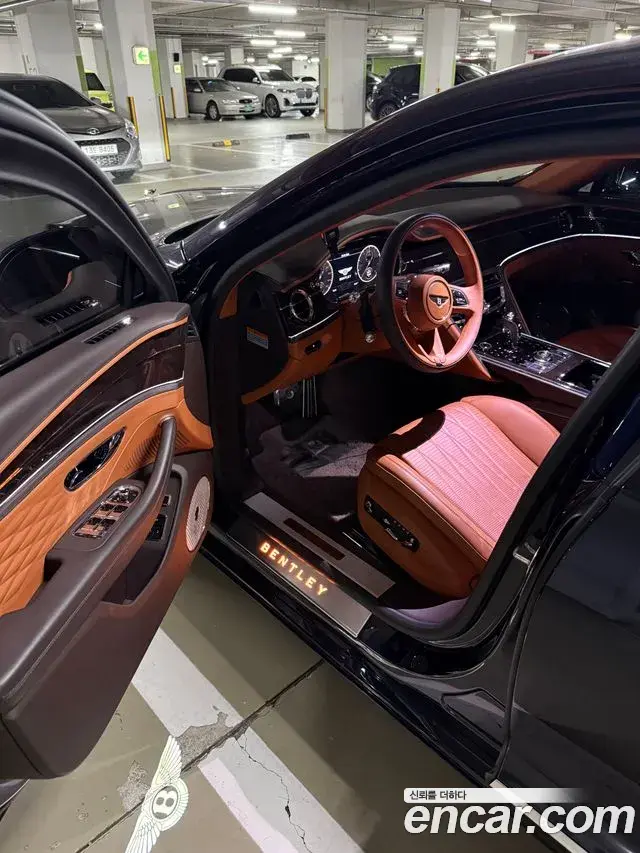 Bentley Flying Spur 2021 — Şəkil 7/10