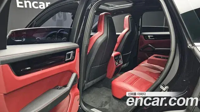 Porsche Cayenne 2019 — Фото 11/20