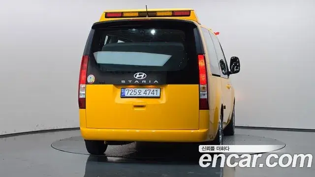 Hyundai Staria 2025 — Photo 4/20