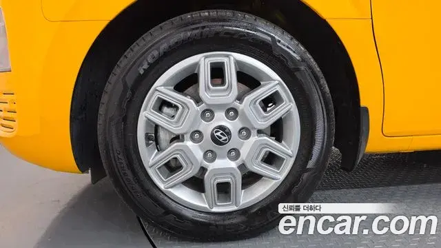 Hyundai Staria 2025 — Photo 5/20