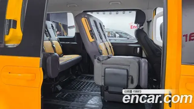 Hyundai Staria 2025 — Photo 11/20