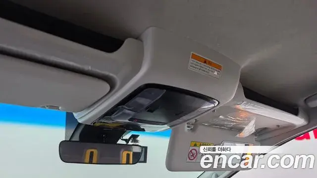 Hyundai Staria 2025 — Photo 19/20