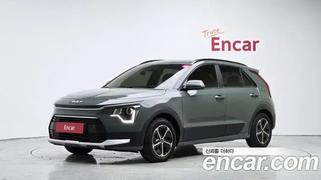 Kia Niro 2023 — Фото 1/20