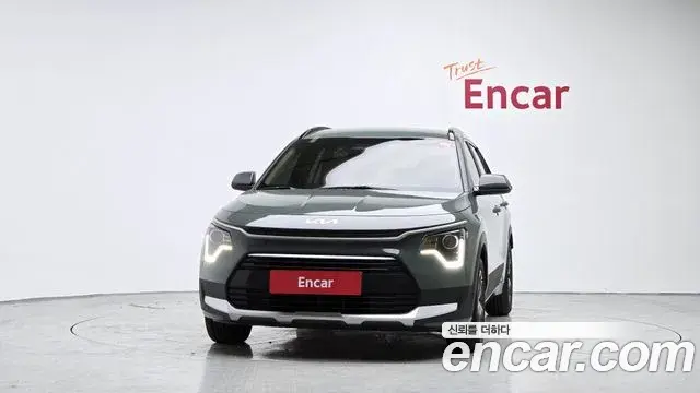 Kia Niro 2023 — Фото 3/20