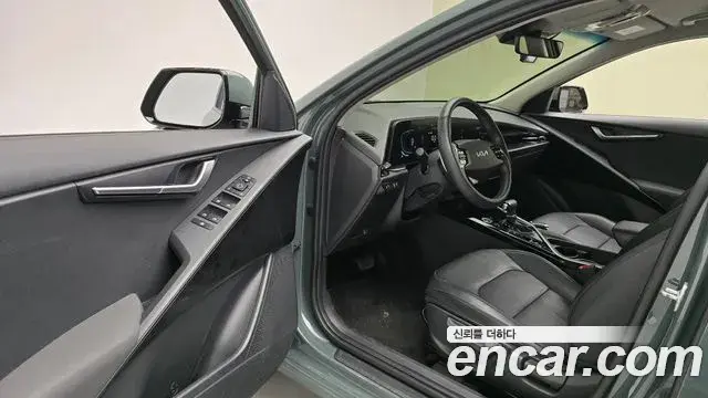 Kia Niro 2023 — Фото 10/20