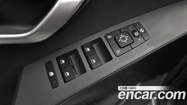 Kia Niro 2023 — Фото 17/20