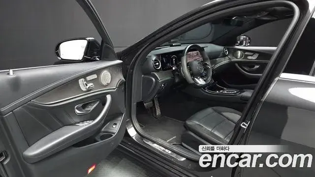 Mercedes-Benz E-Class 2021 — Фото 10/20