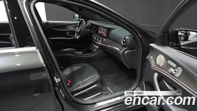 Mercedes-Benz E-Class 2021 — Фото 11/20