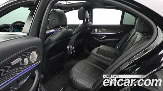 Mercedes-Benz E-Class 2021 — Фото 11/20