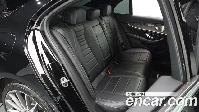 Mercedes-Benz E-Class 2021 — Фото 12/20