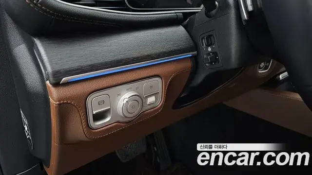 Mercedes-Benz GLE-Class 2025 — Фото 18/20