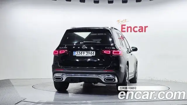 Mercedes-Benz GLB-Class 2023 — Фото 4/20