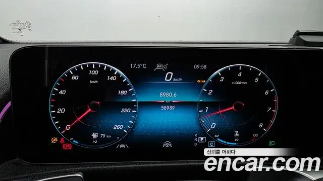 Mercedes-Benz GLB-Class 2023 — Фото 8/20