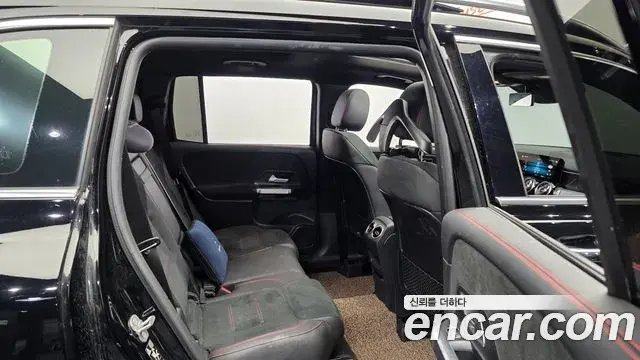Mercedes-Benz GLB-Class 2023 — Фото 12/20