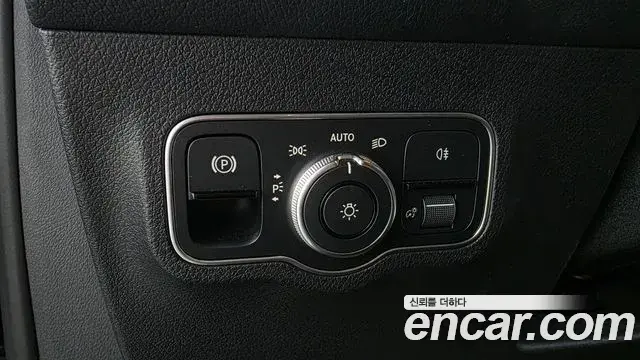 Mercedes-Benz GLB-Class 2023 — Фото 17/20