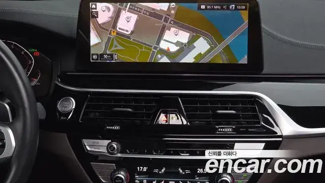 BMW 5 Series 2023 — Фото 14/20