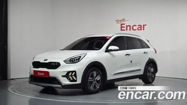 Kia Niro 2019 — Фото 1/20