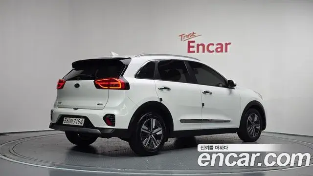 Kia Niro 2019 — Фото 2/20