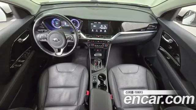 Kia Niro 2019 — Фото 7/20