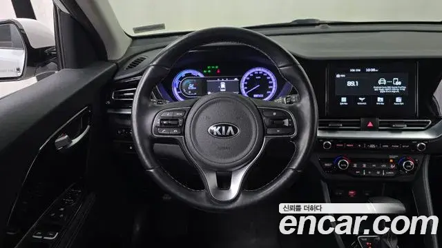 Kia Niro 2019 — Фото 13/20