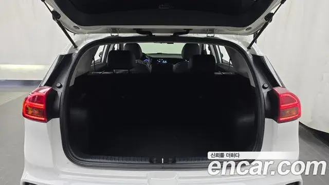 Kia Niro 2019 — Фото 17/20