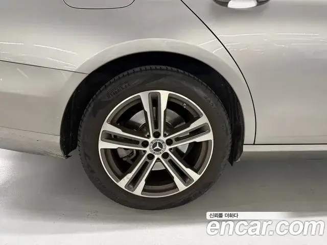 Mercedes-Benz E-Class 2022 — Фото 4/19