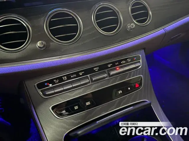 Mercedes-Benz E-Class 2022 — Фото 15/19