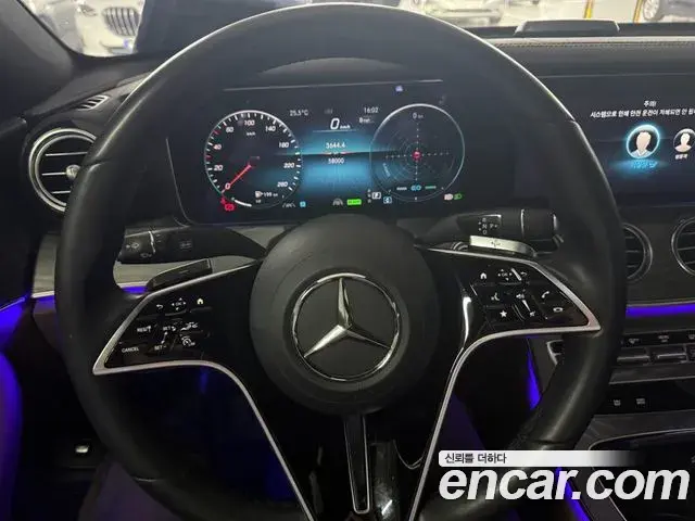 Mercedes-Benz E-Class 2022 — Фото 17/19