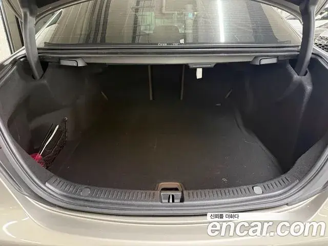 Mercedes-Benz E-Class 2022 — Фото 18/19
