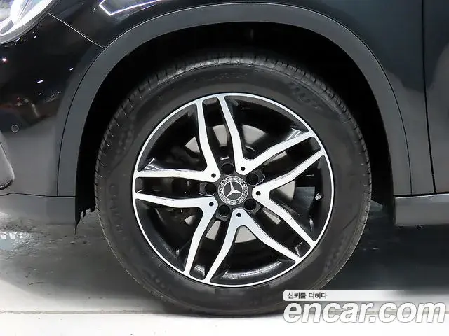 Mercedes-Benz GLA-Class 2019 — Photo 15/20
