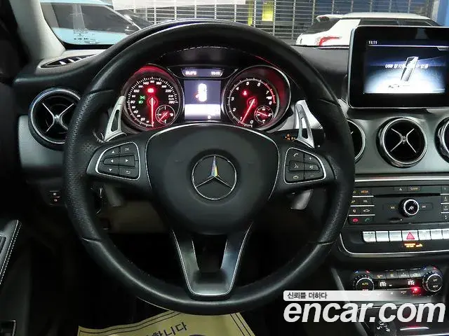 Mercedes-Benz GLA-Class 2019 — Photo 20/20