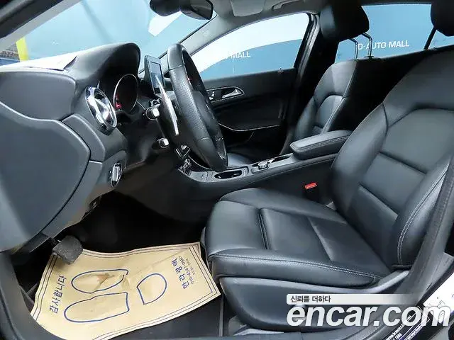 Mercedes-Benz GLA-Class 2019 — Photo 12/20