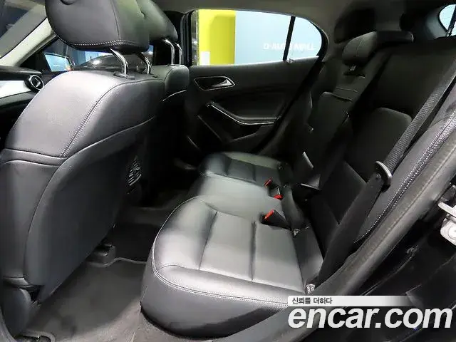 Mercedes-Benz GLA-Class 2019 — Photo 17/20