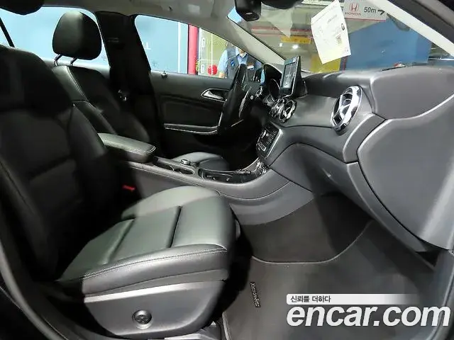 Mercedes-Benz GLA-Class 2019 — Photo 11/20