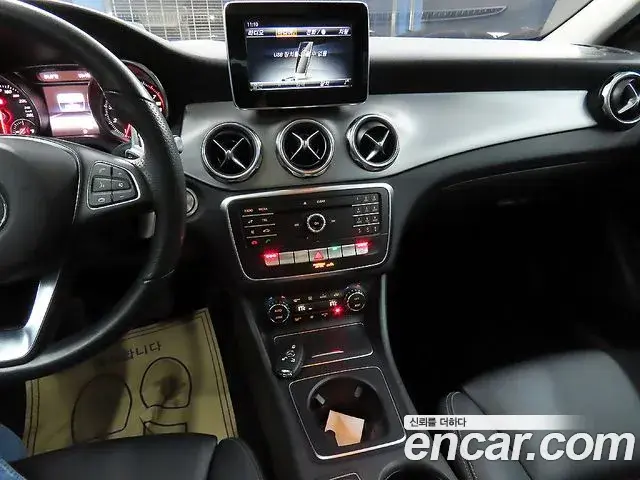 Mercedes-Benz GLA-Class 2019 — Photo 18/20